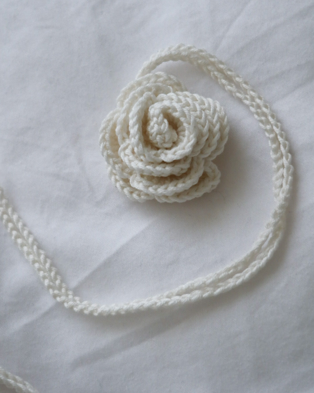 ROSE CROCHET CHOKER