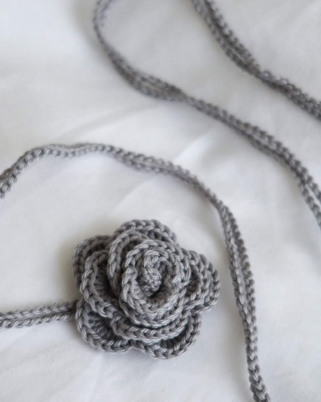 ROSE CROCHET CHOKER